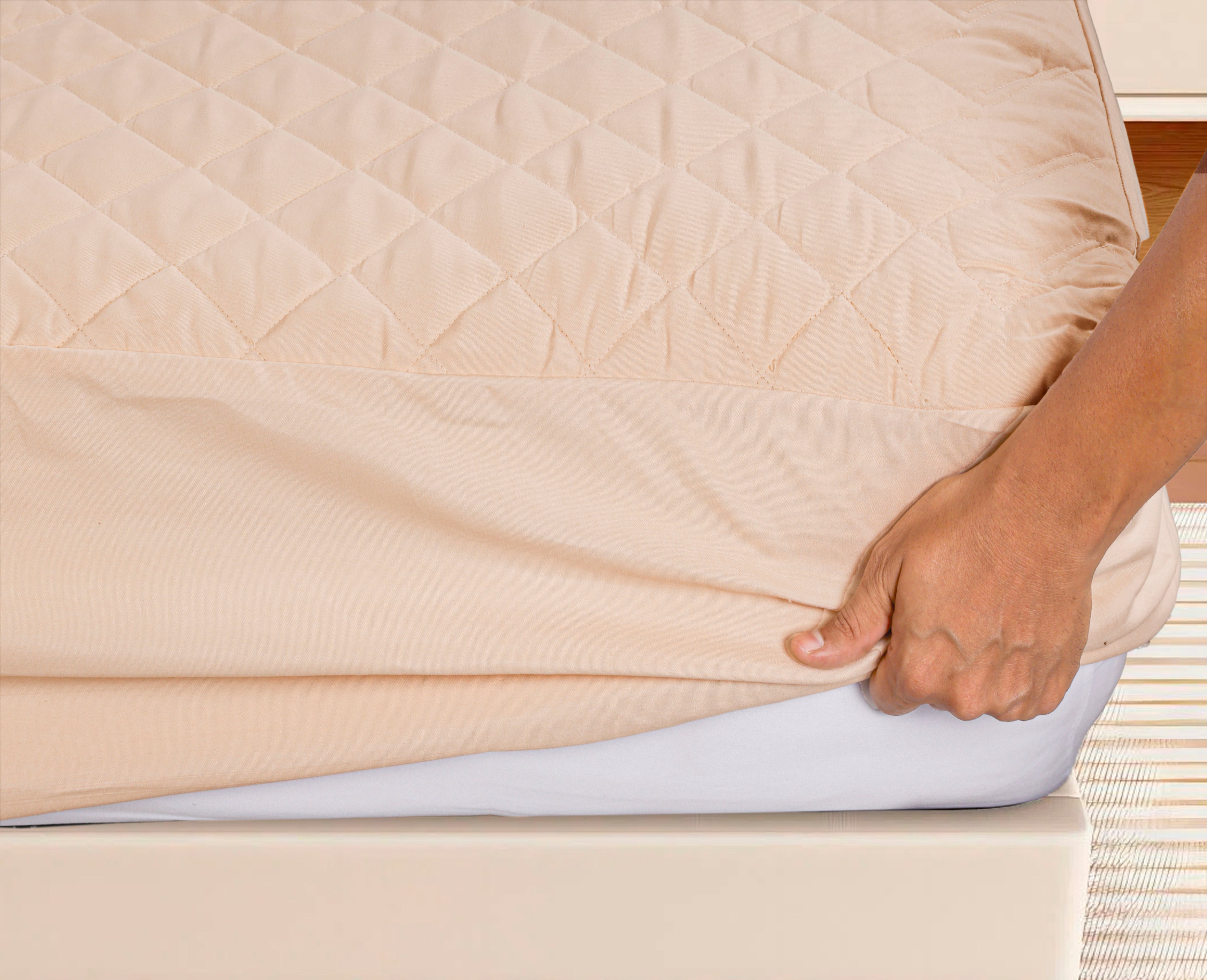 PARADISE HOME DECOR - Fitted Mattress Protector: Luxury Quilted Padding.