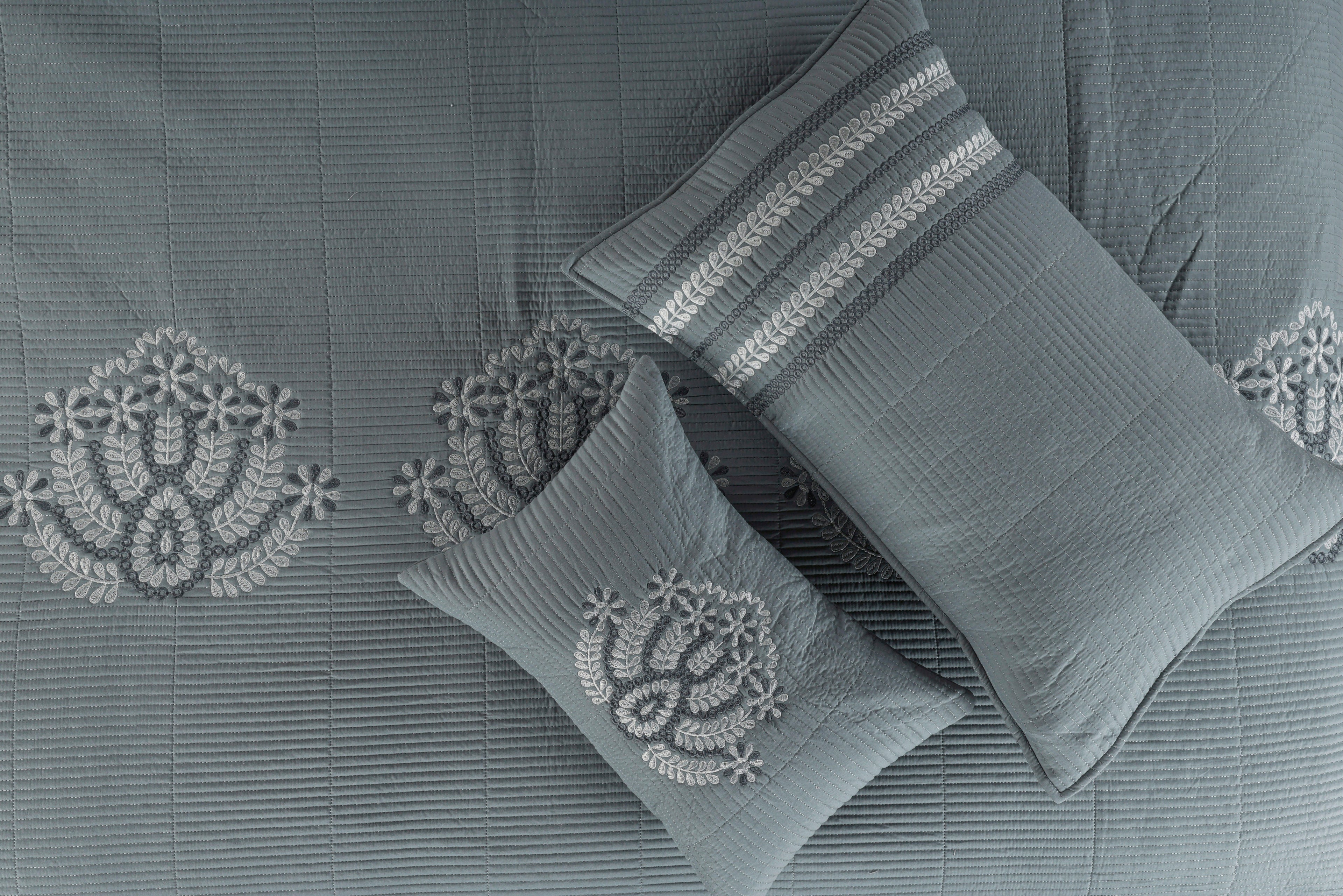 PARADISE HOME DECOR - Heritage Embroidered Quilted Bedspread Set with Coordinated Pillow Covers & Cushions