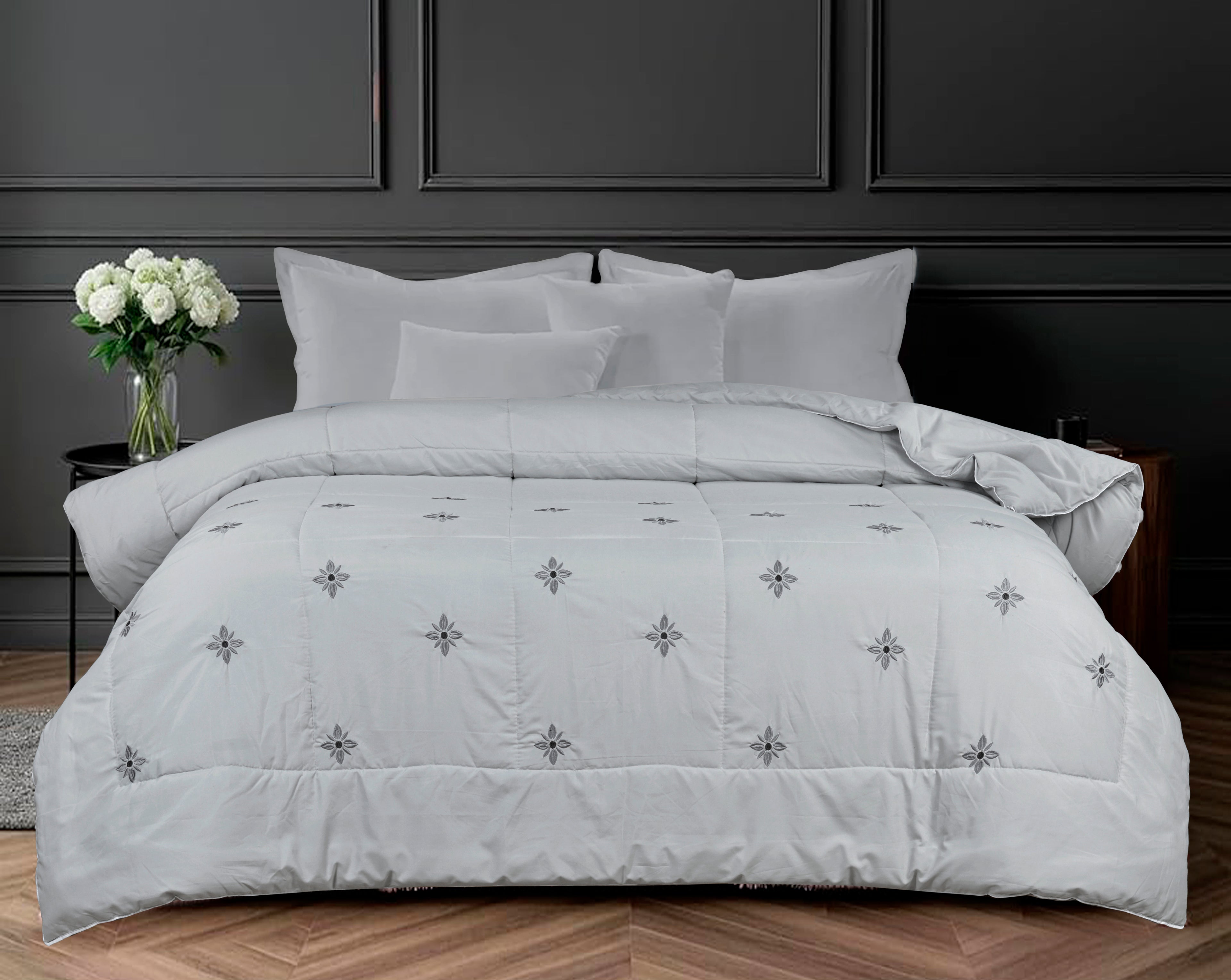 PARADISE HOME DECOR - Quilted premium embroidery leaf dotted comforter