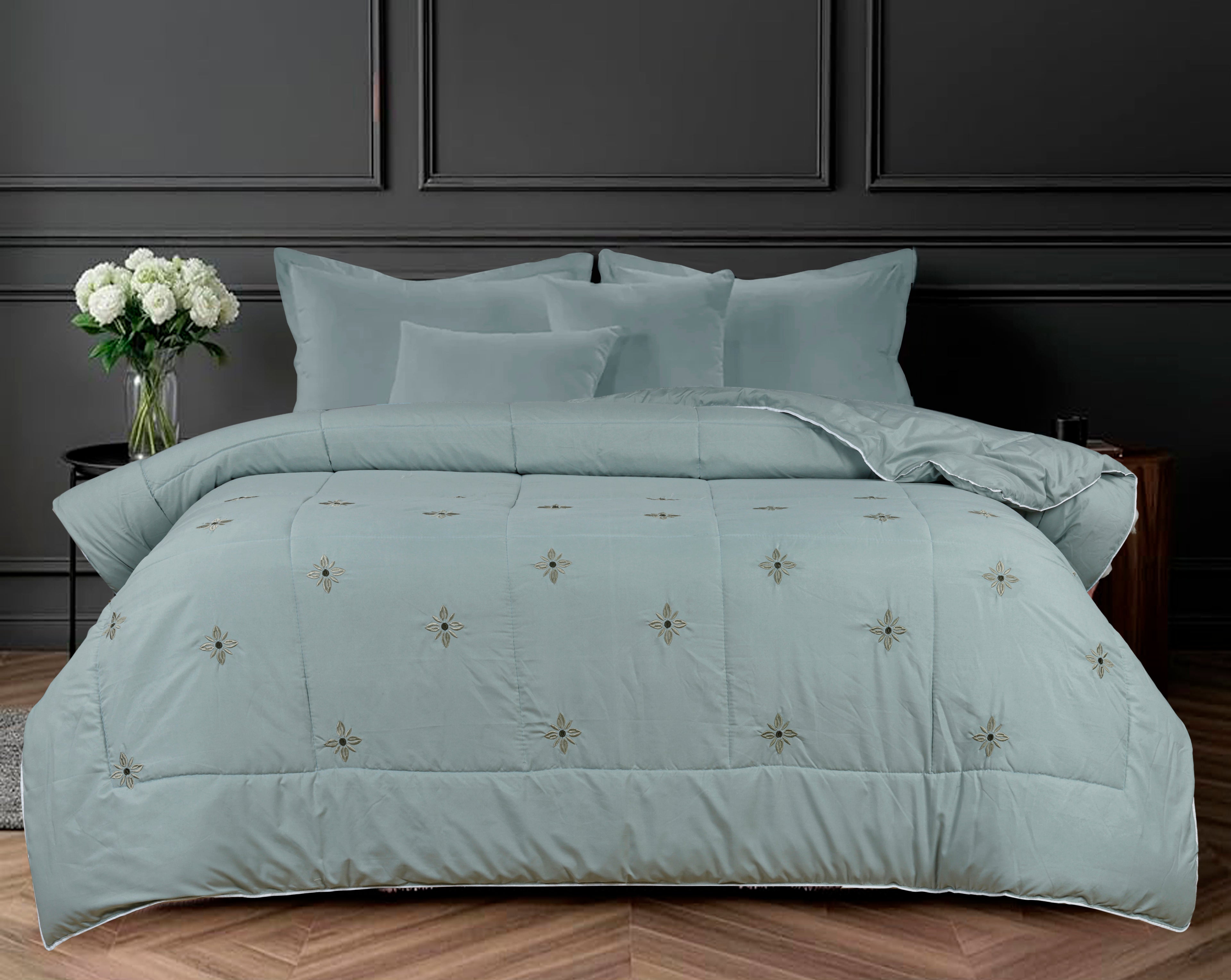 PARADISE HOME DECOR - Quilted premium embroidery leaf dotted comforter