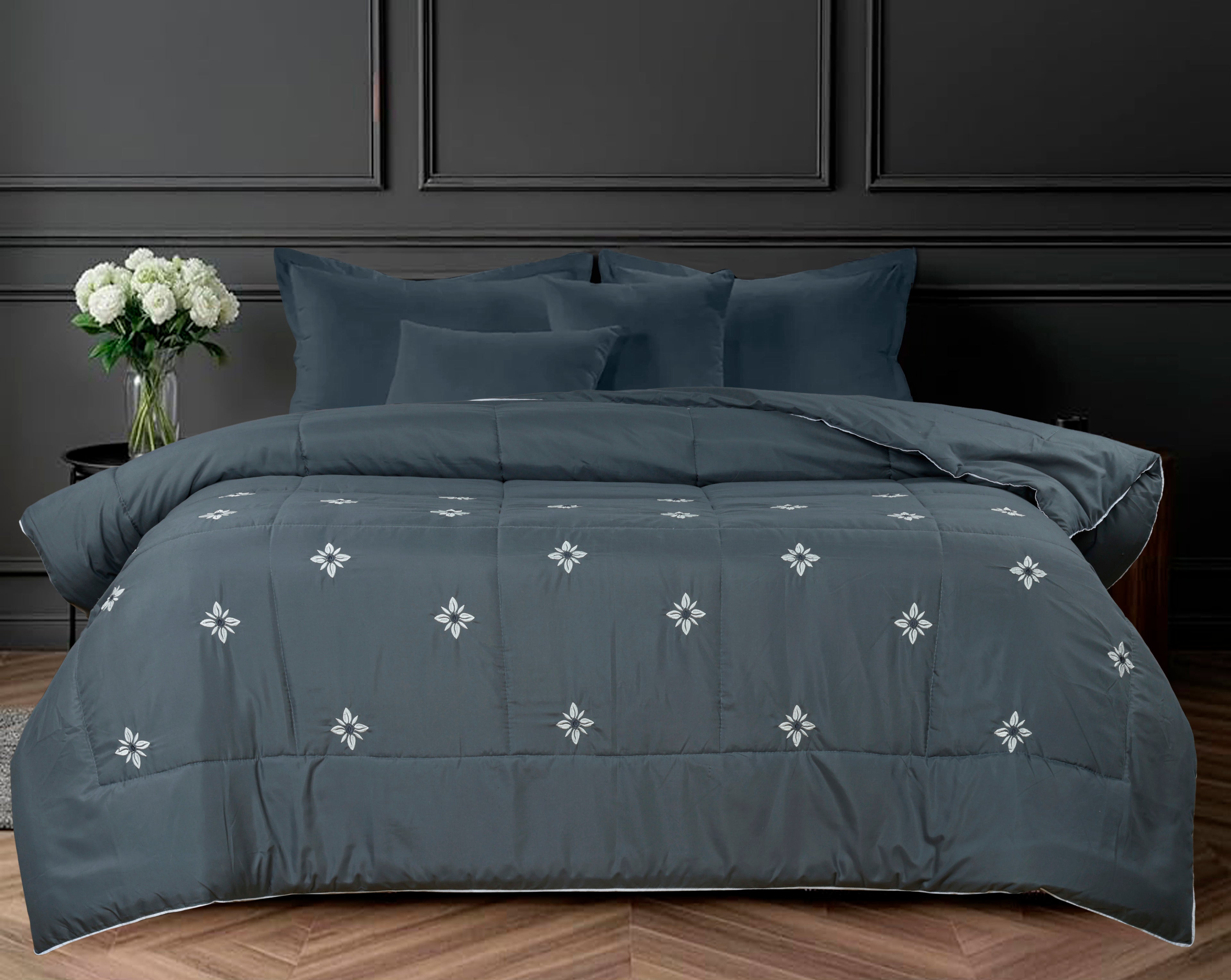 PARADISE HOME DECOR - Quilted premium embroidery leaf dotted comforter