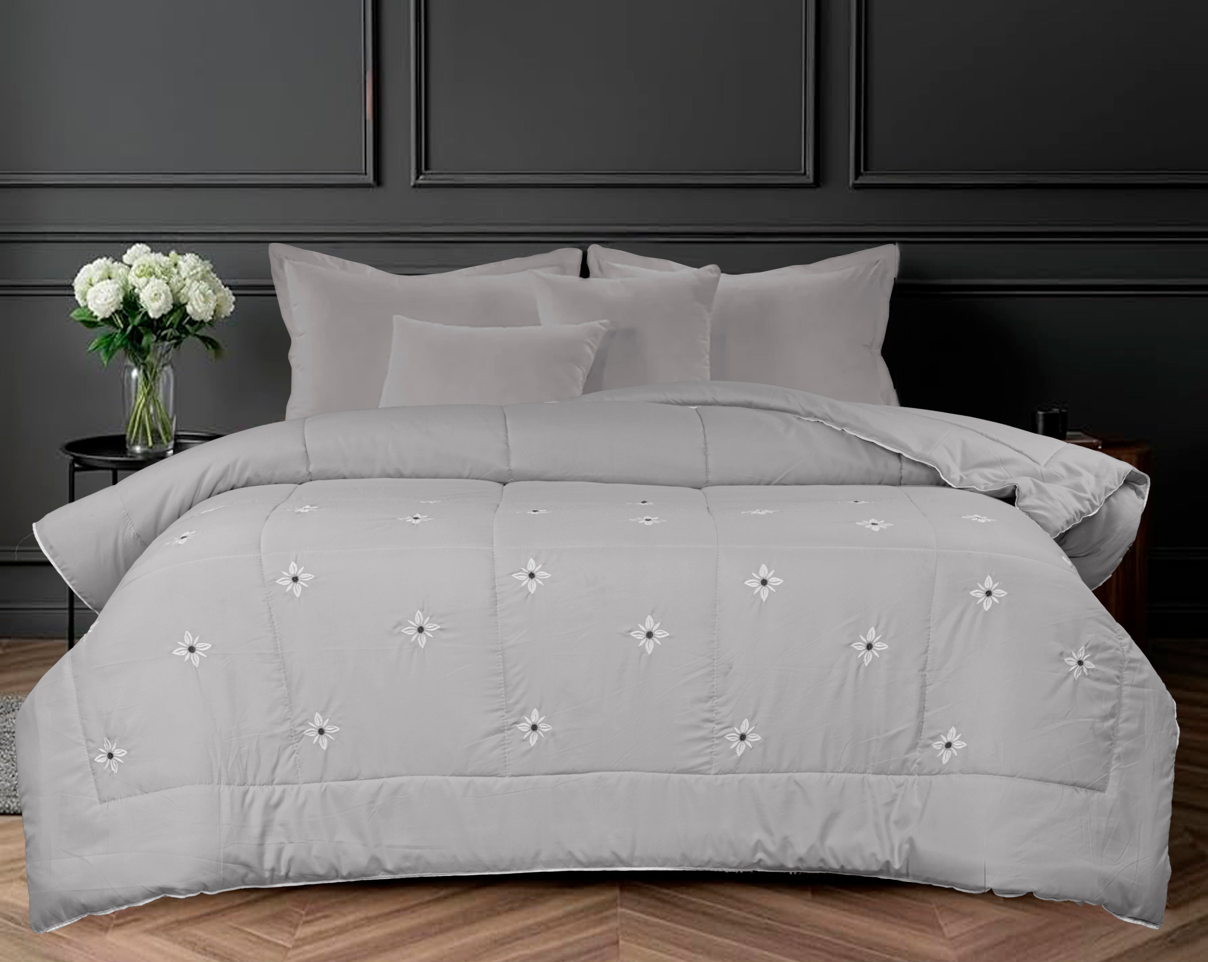 PARADISE HOME DECOR - Quilted premium embroidery leaf dotted comforter