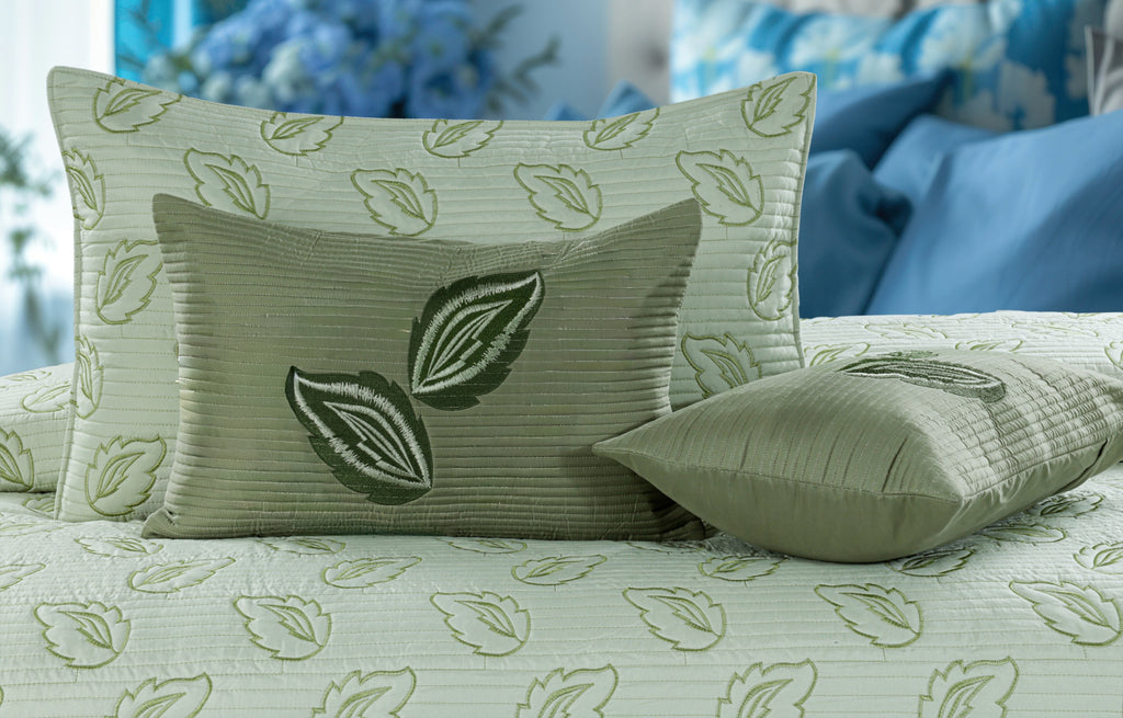 PARADISE HOME DECOR - Leaf Motif Quilted Bedspread Set with Coordinated Cushions & Pillow Covers